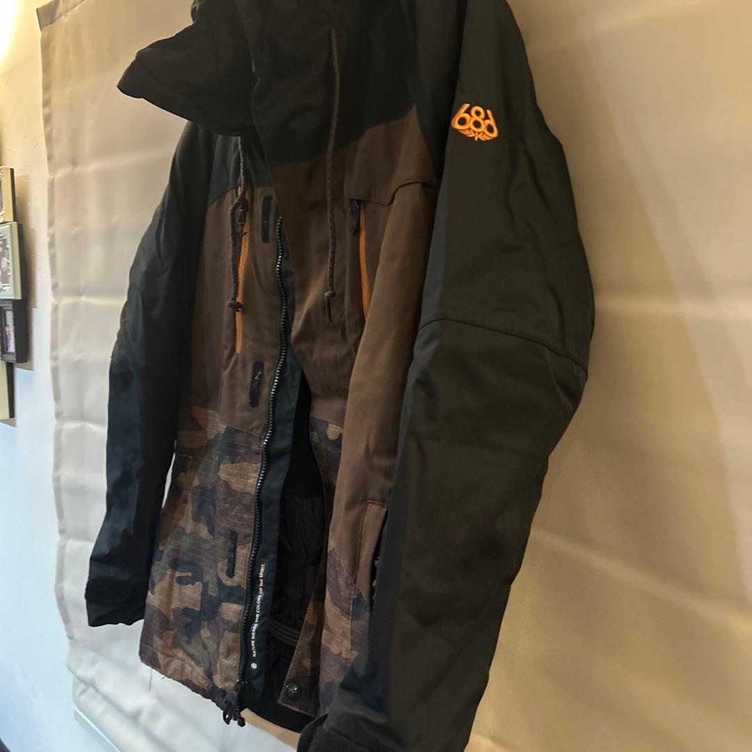 686スノーボードウェア　カモフラージュ フード付きジャケット