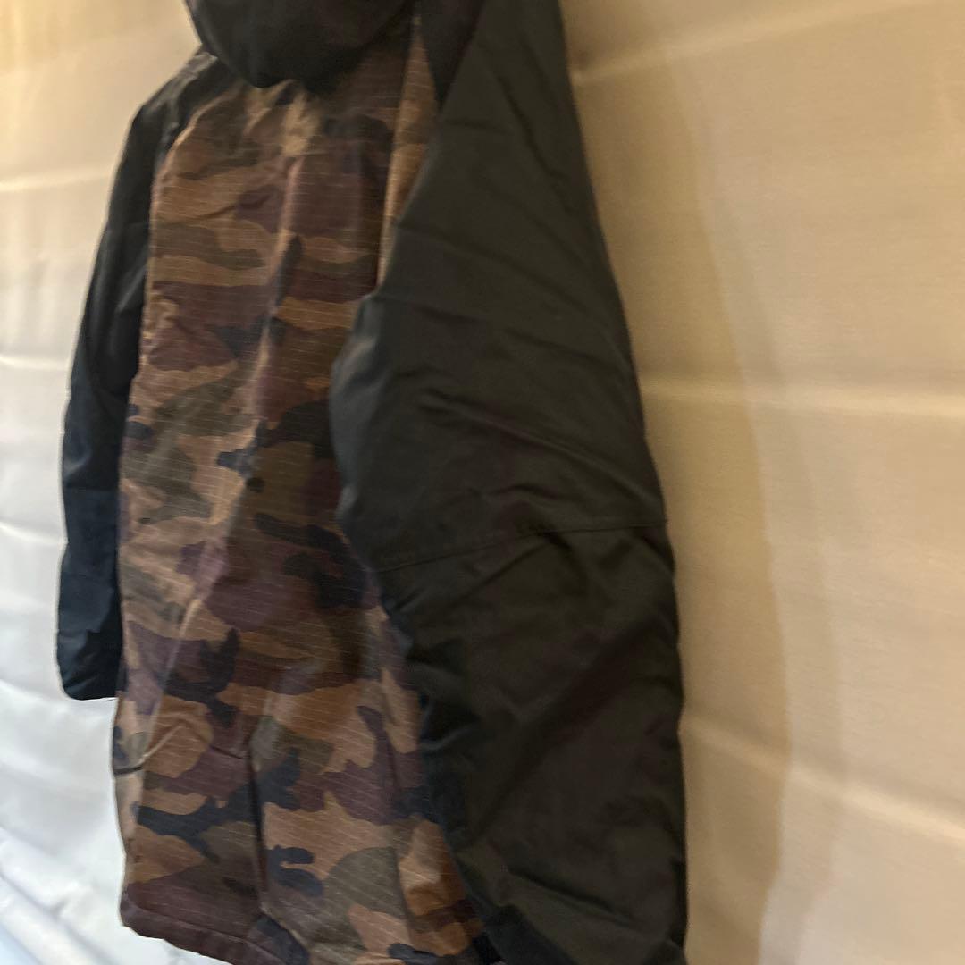 686スノーボードウェア　カモフラージュ フード付きジャケット