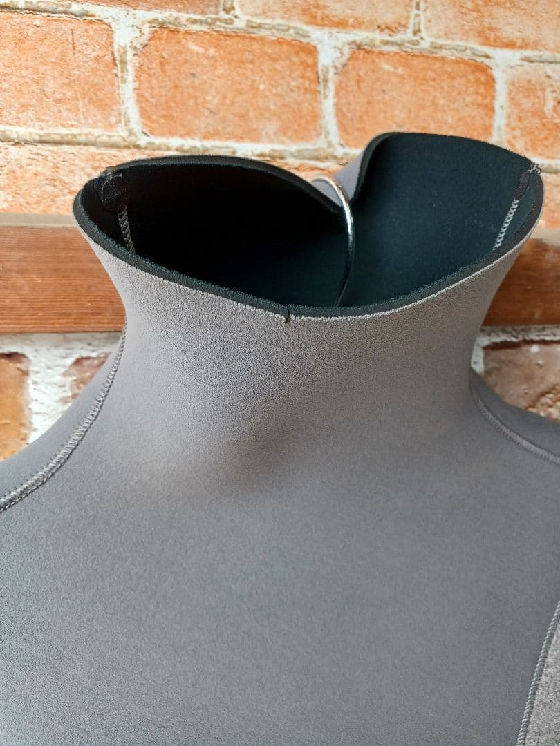 極美品『view』セミドライスーツグレー ネックエントリー 首バンド付