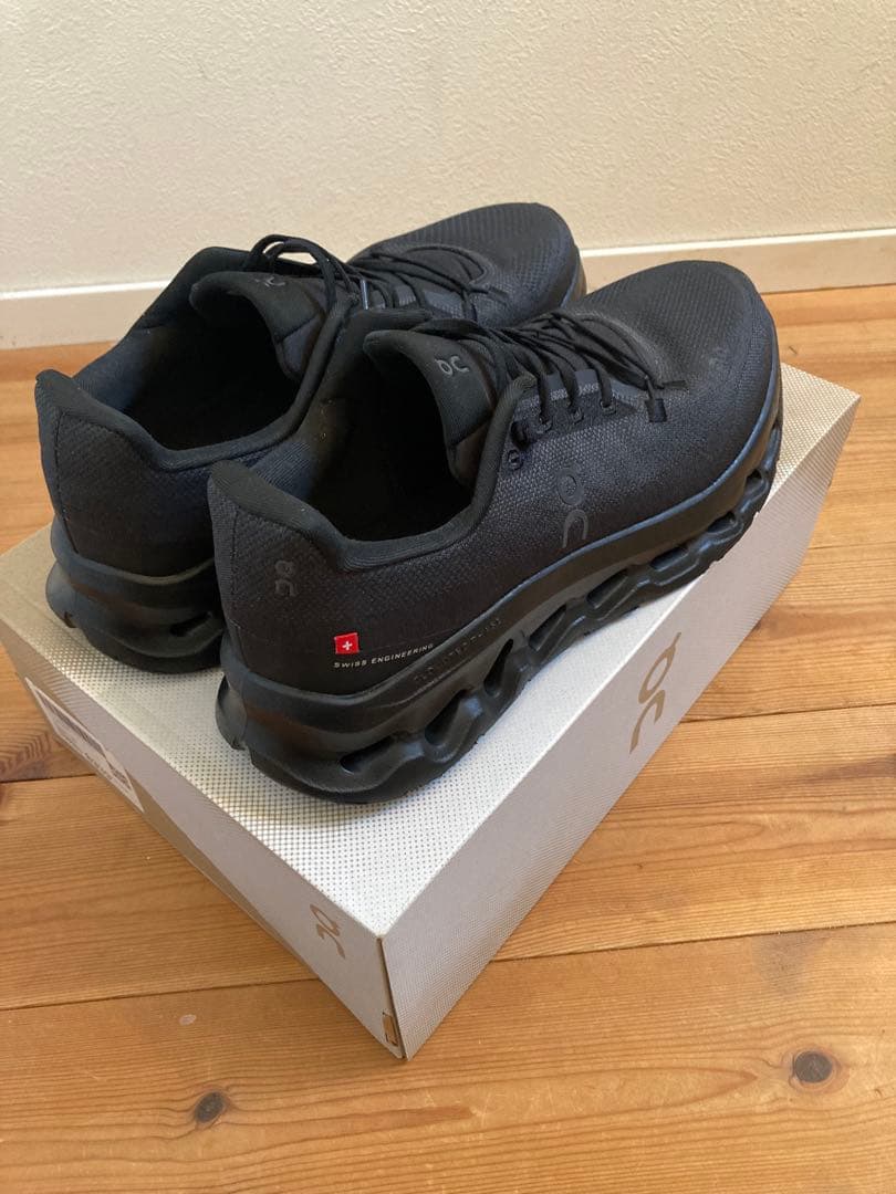 On クラウドティルト Cloudtilt 28cm