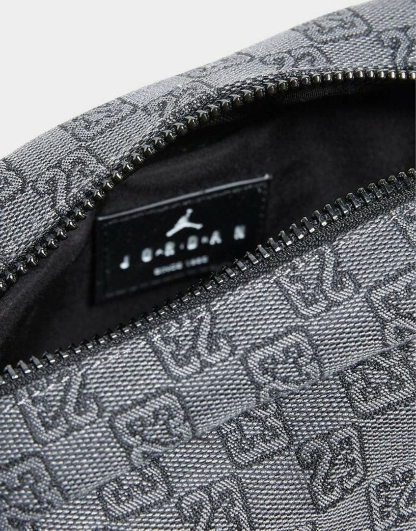 【未使用に近い】Jordan ショルダーバッグ グレー　モノグラム