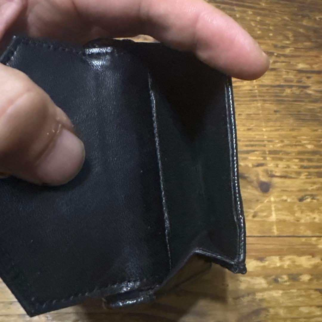 YSLのブラック二つ折り財布