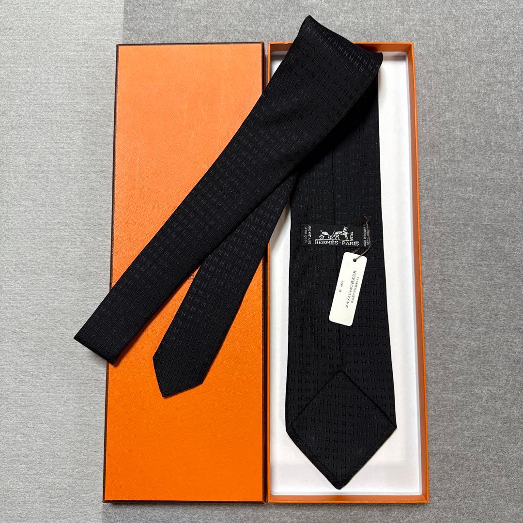 極美品　エルメス　ネクタイ　黒　H柄H織ファソネ