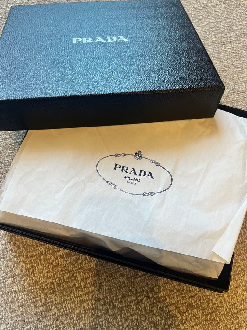 【値下げ中】プラダ　犬　パファー ドッグコート Mサイズ　ネイビー