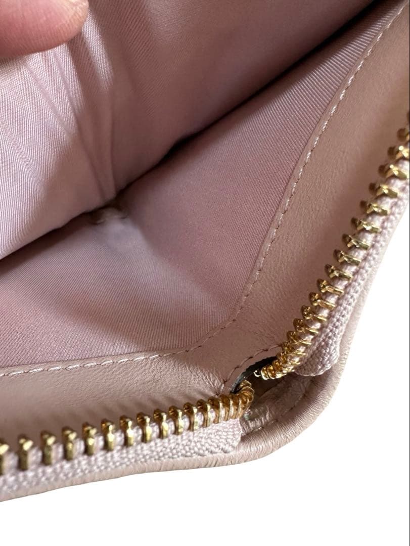 TORY BURCH キルティング 二つ折り財布，ピンクベージュ