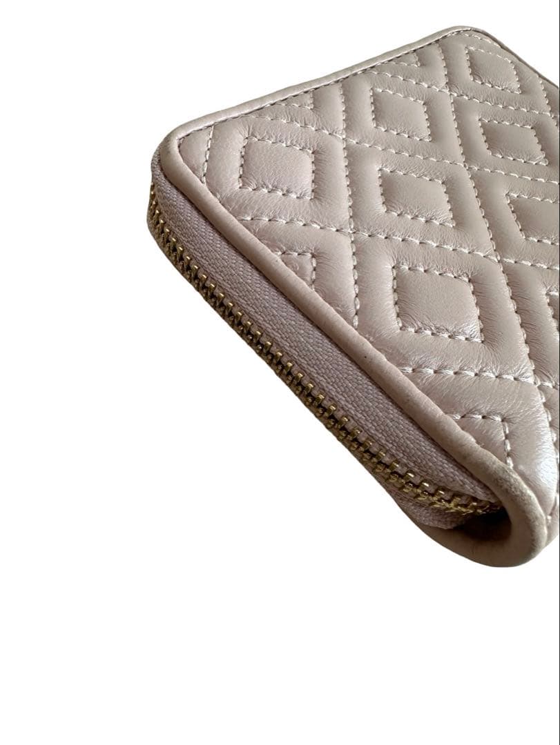 TORY BURCH キルティング 二つ折り財布，ピンクベージュ