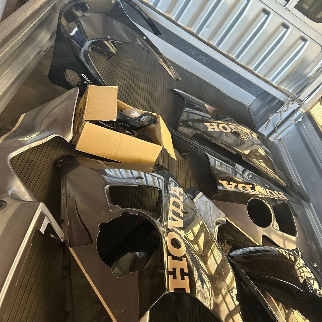 HONDA 外装パーツ 黒色 擦り傷あり