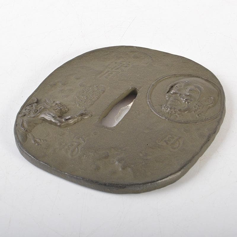 武具　刀装具　古鉄　達磨図　鍔　在銘　N　6450