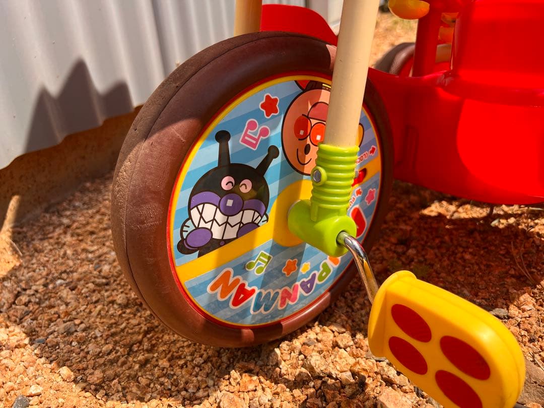 アンパンマン 三輪車 赤