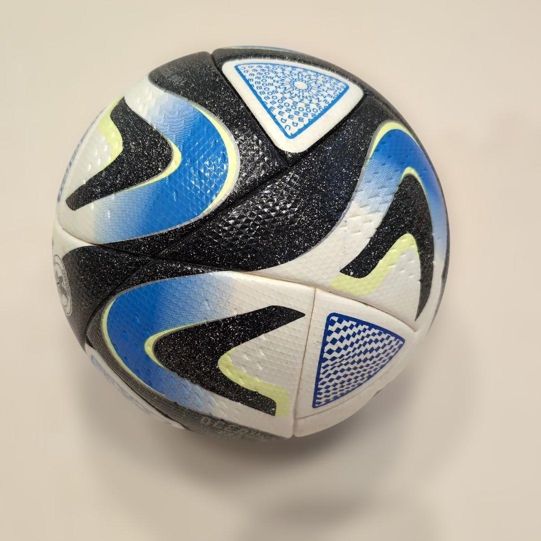 adidas サッカーボール 公式サイズ ホワイト/ブルー/ブラック　５号