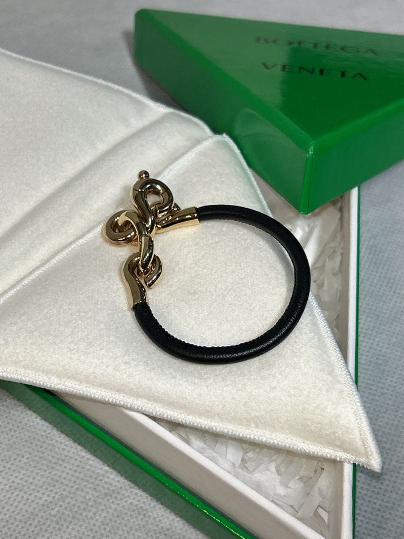 atk BOTTEGA VENETA キーホルダー ブラック/ゴールド