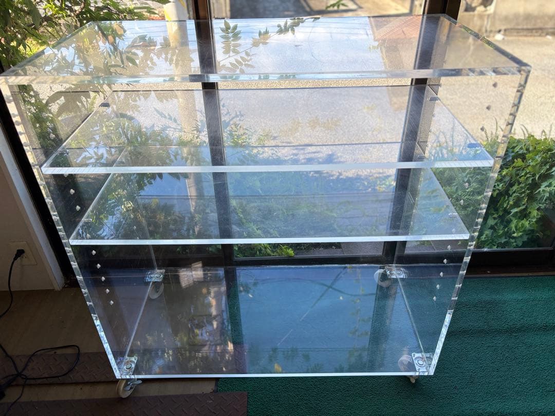 アクリル製　キャスター付き　ショーケース 棚