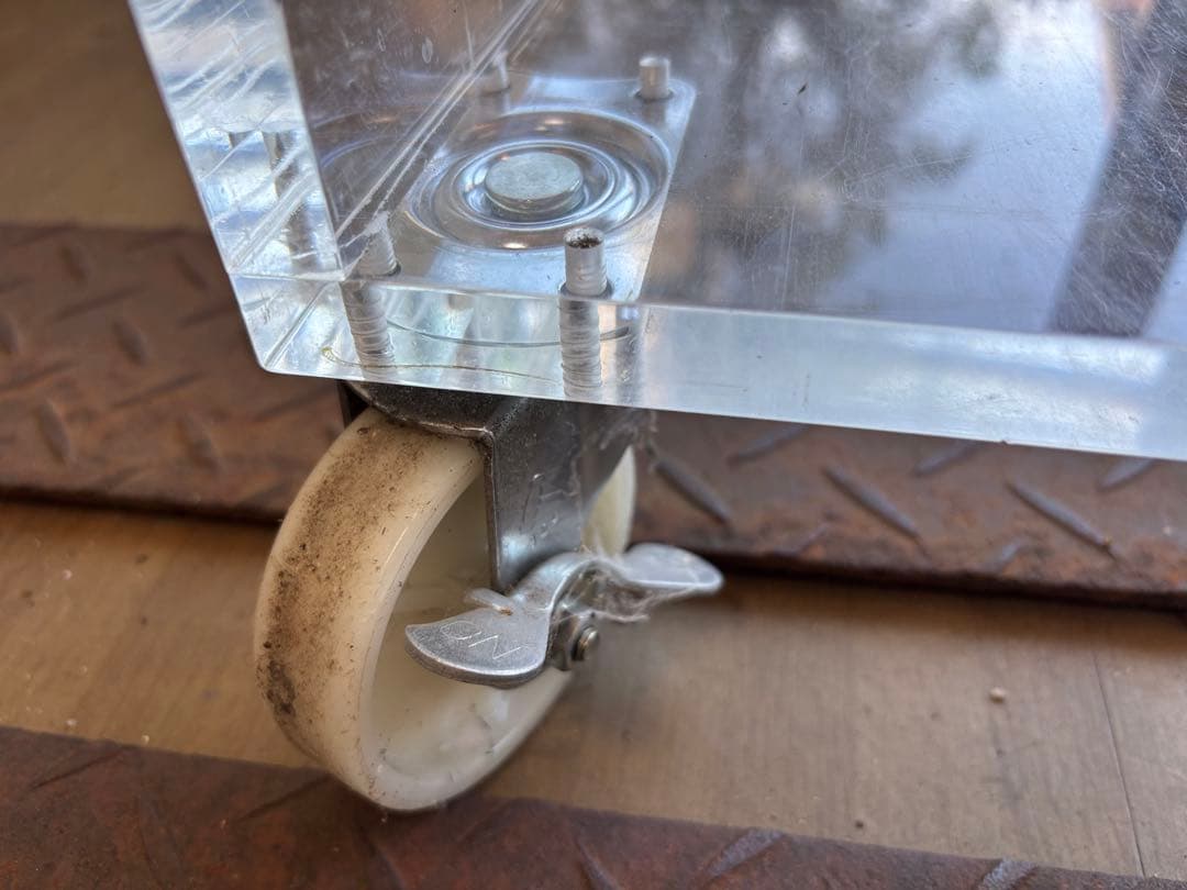 アクリル製　キャスター付き　ショーケース 棚