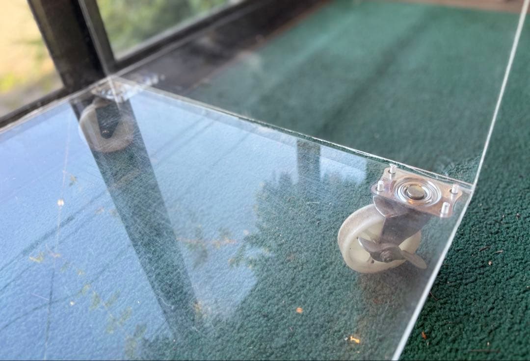 アクリル製　キャスター付き　ショーケース 棚