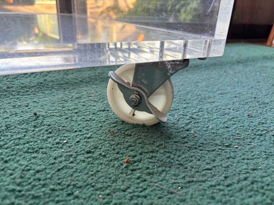 アクリル製　キャスター付き　ショーケース 棚