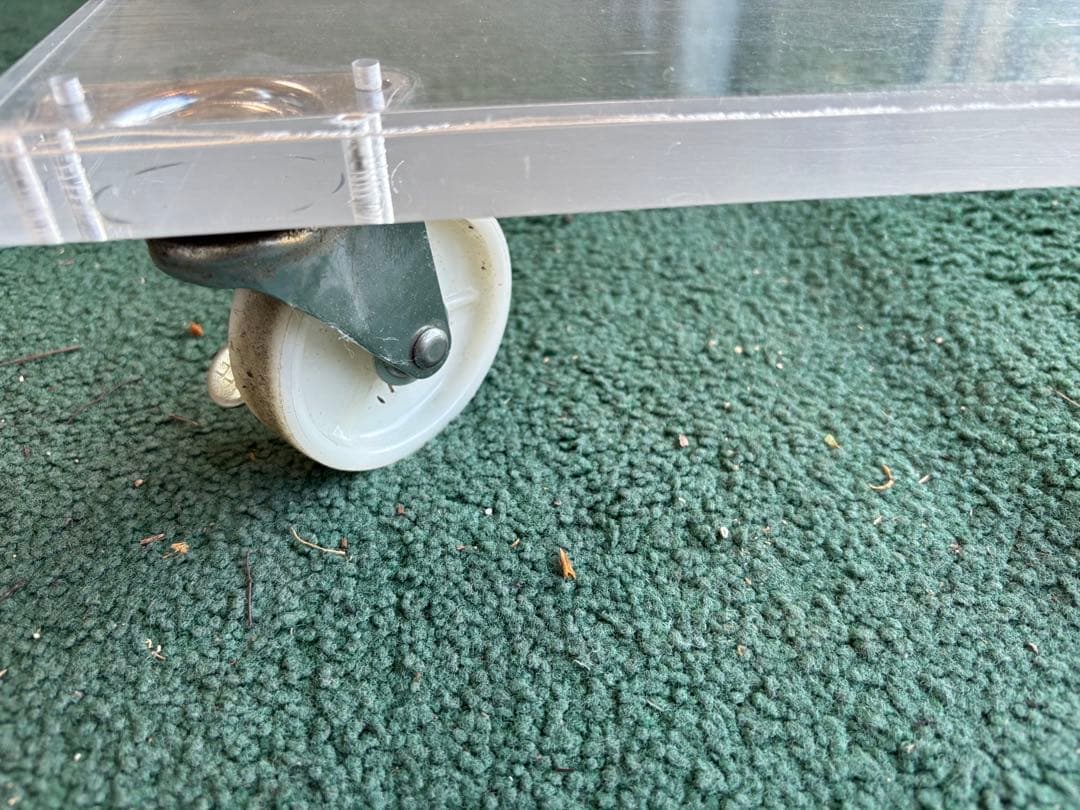 アクリル製　キャスター付き　ショーケース 棚