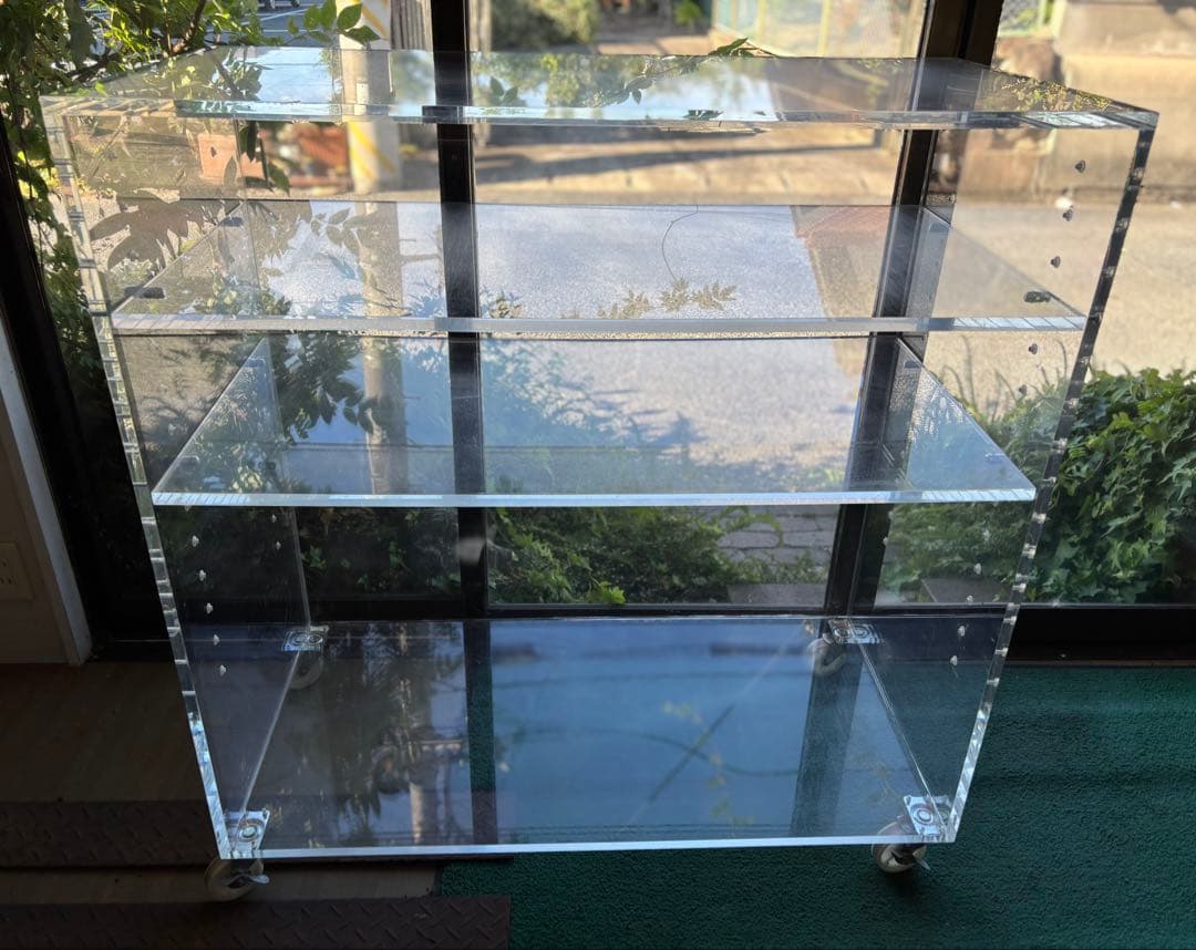 アクリル製　キャスター付き　ショーケース 棚