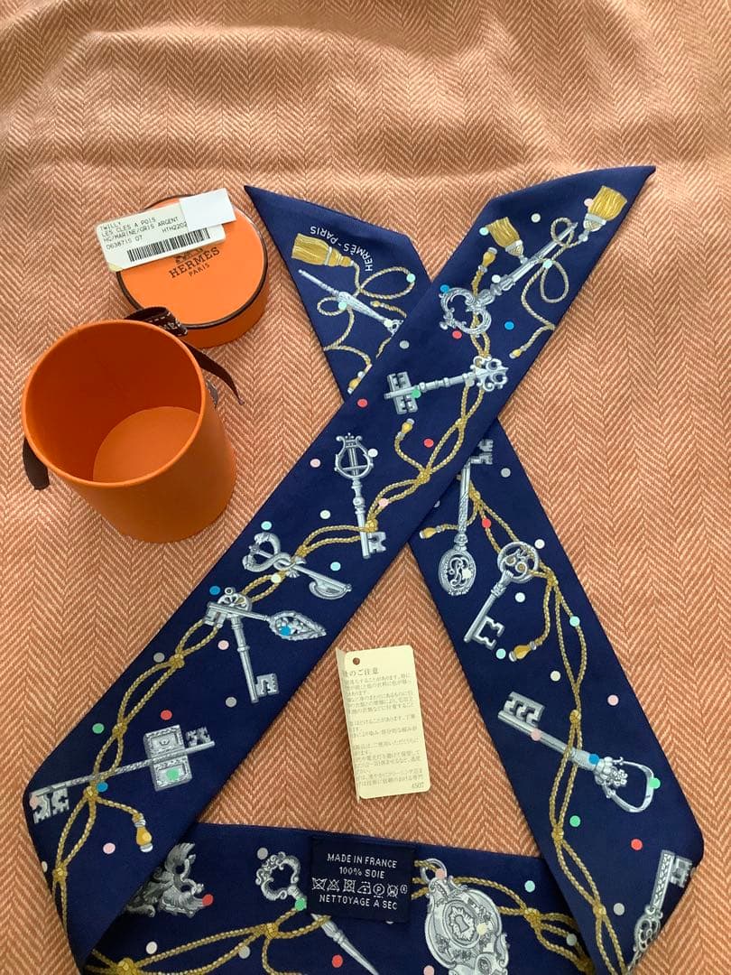 HERMES ツイリー　(クレ・ア・ポア シルク100% スカーフ)