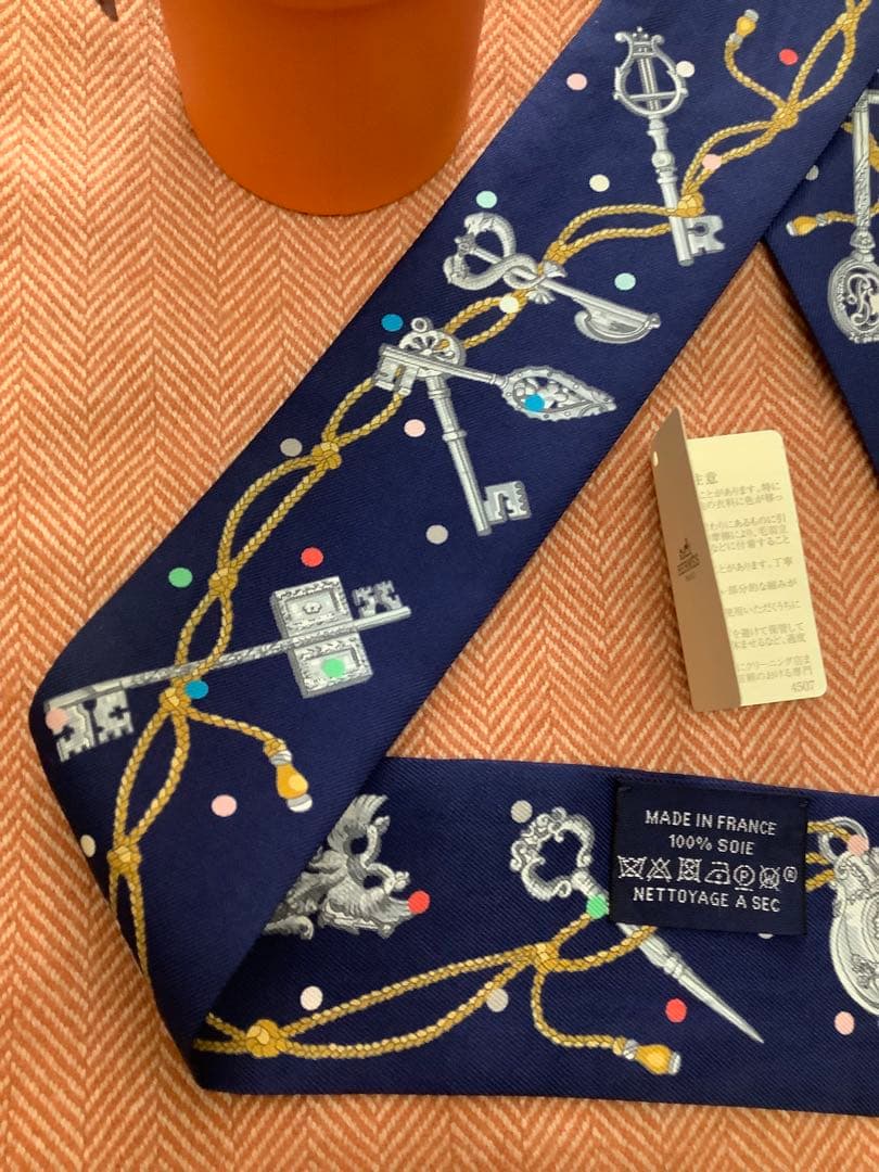 HERMES ツイリー　(クレ・ア・ポア シルク100% スカーフ)