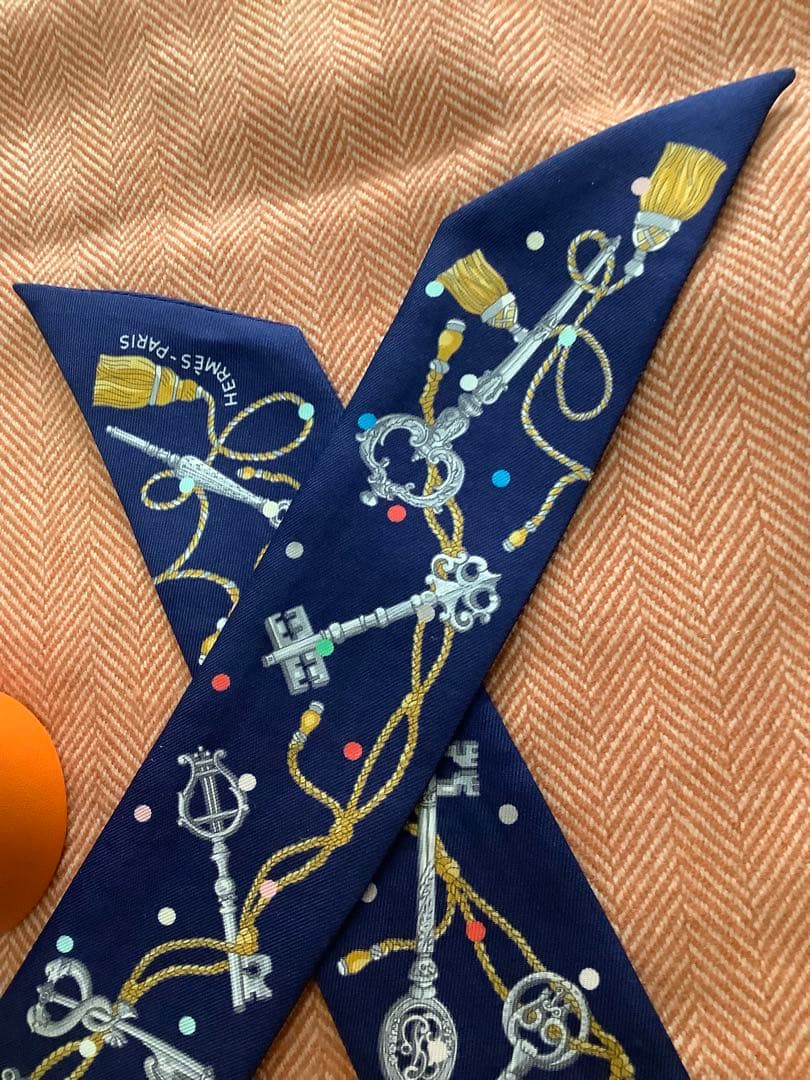 HERMES ツイリー　(クレ・ア・ポア シルク100% スカーフ)