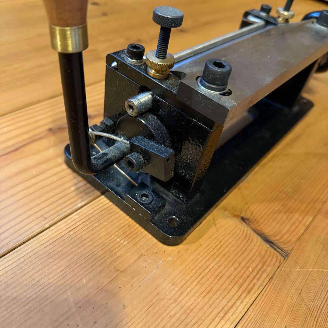 手動革漉き機　レザースプリッター