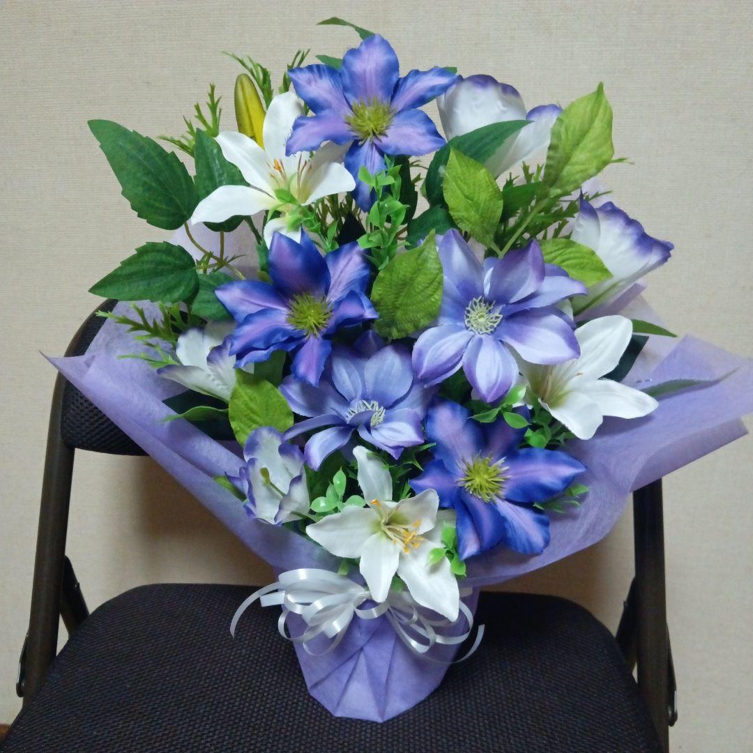 仏花、お供え花紫クレマチス、白百合アレンジ