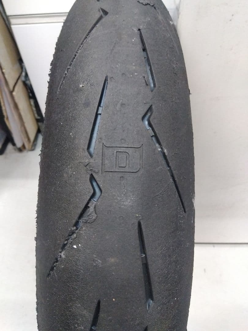 k*u様 ピレリV4 sc1 110/70-17