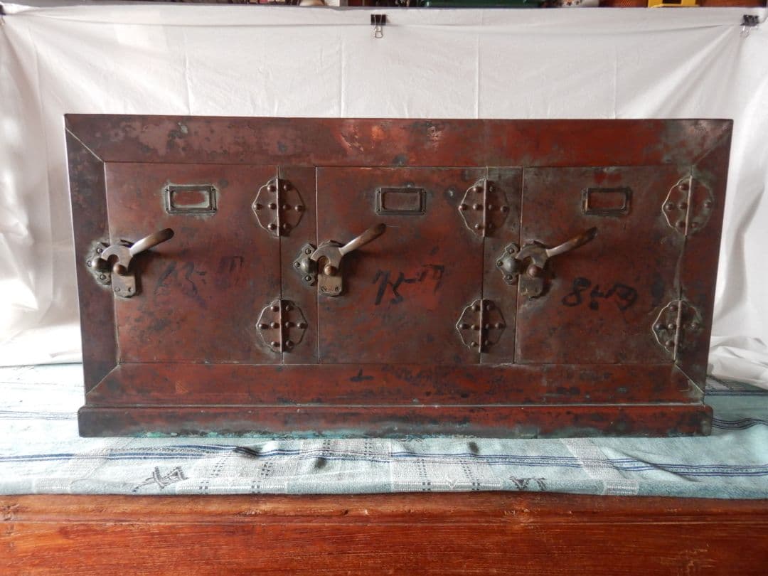 昭和レトロな銅板張り　陳列棚　ショーケース