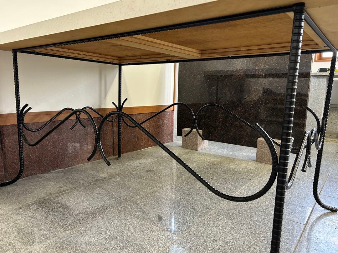 ダイニングテーブル 白い天板 黒い脚