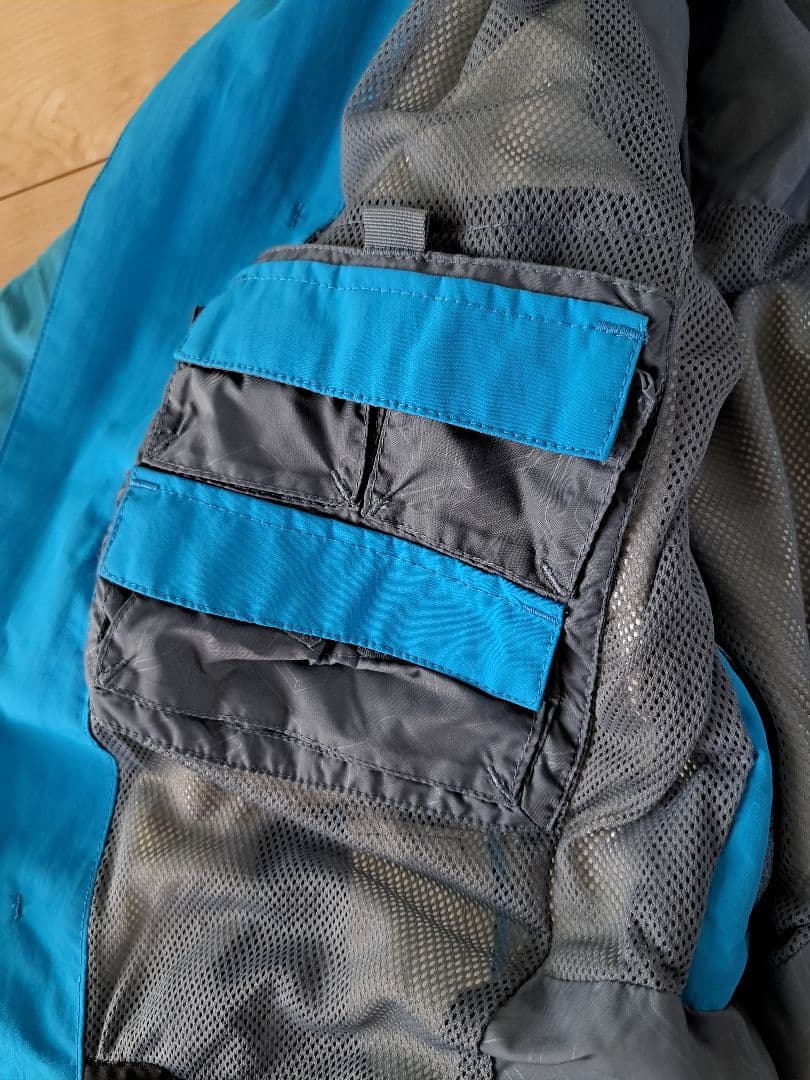 Burton　akシリーズ　 GORE-TEX フード付きジャケット　Mサイズ