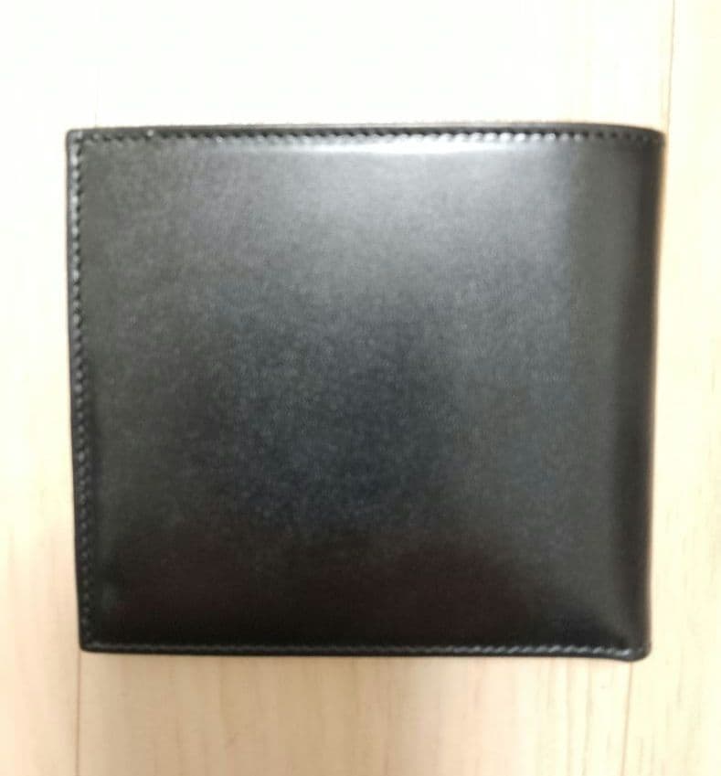 値下げ中！新品未使用 FENDI ブラック 二つ折り財布