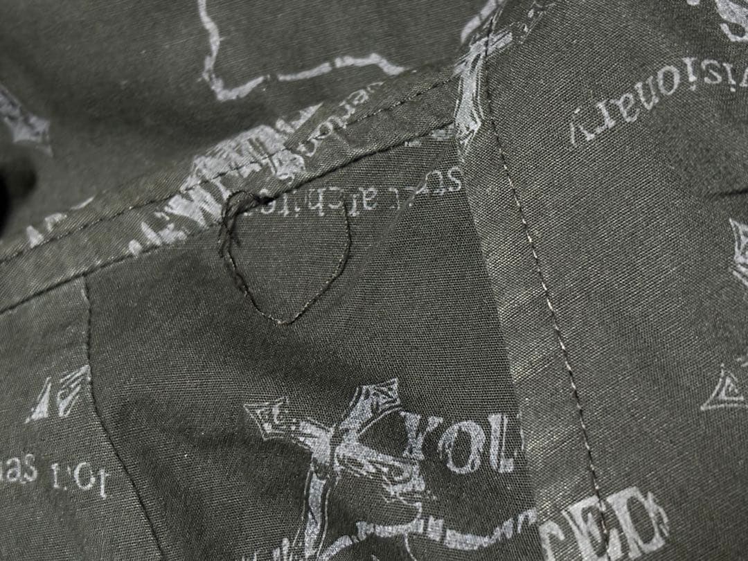 MAD PUNKS フリル付き黒シャツ 半袖