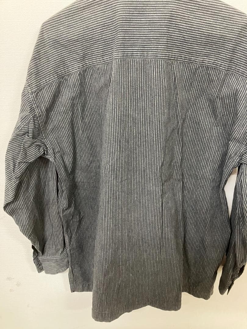ISSEY MIYAKE グレー ストライプ シワ加工長袖シャツ