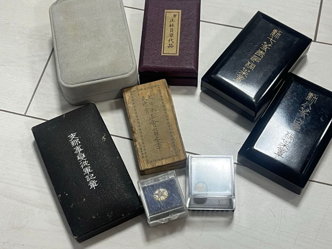 勲八等白色桐葉章 記章 勲章 旧日本軍 当時物 コレクション アンティーク