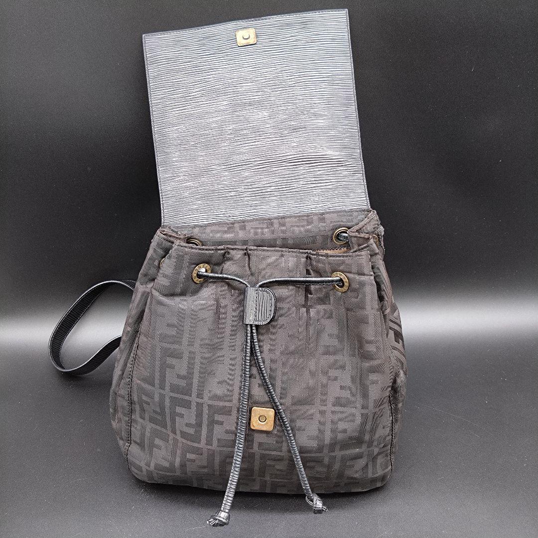 FENDI リュックサック ズッカ柄 肩掛け ナイロン レザー ブラック