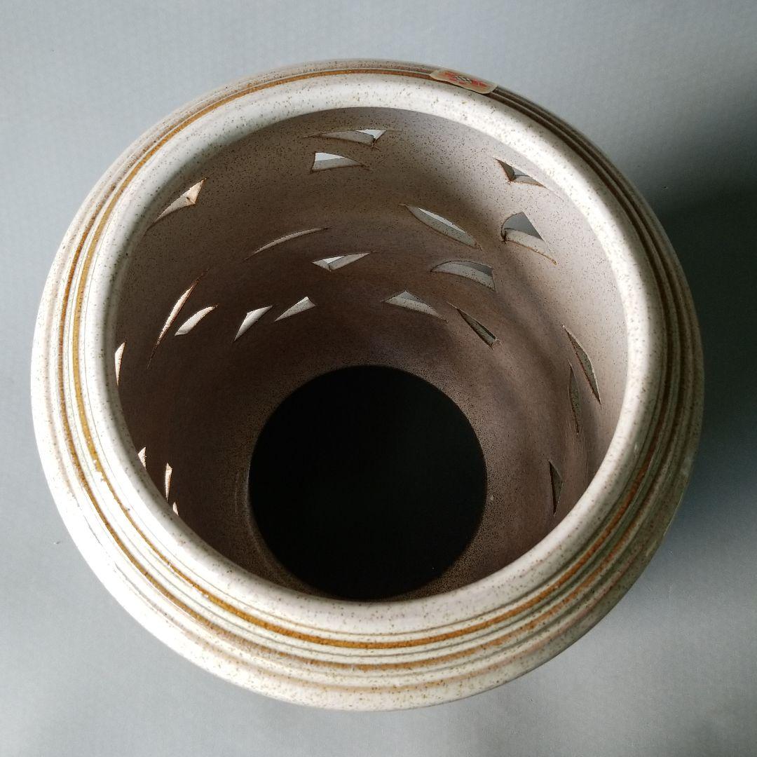 信楽焼傘立て  唐草彫 高さ４９cm