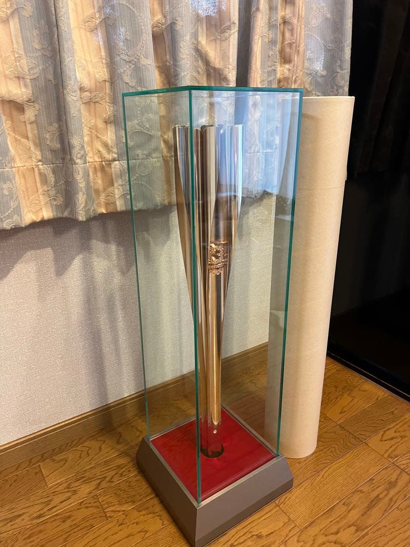 東京オリンピック2020聖火トーチ【ユニフォーム・トーチ専用アクリルケース付き】