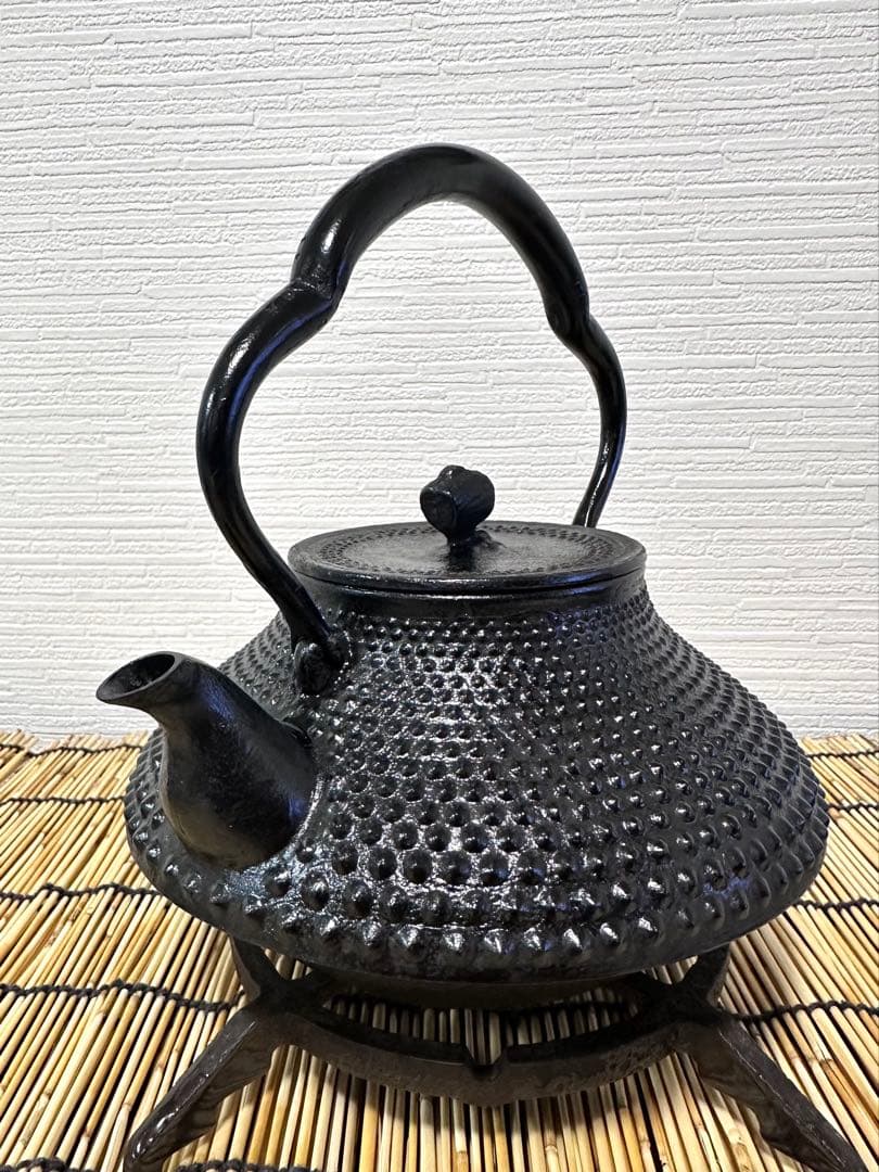 未使用品　南部伝統工芸士 及川寛治作　１５型　大アラレ　南部鉄瓶　南部鉄器　鉄瓶