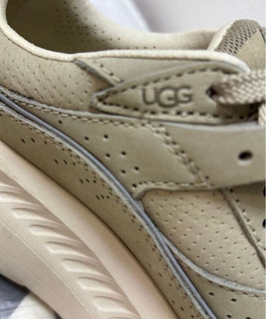 ★UGG スニーカー　美品　レディース24