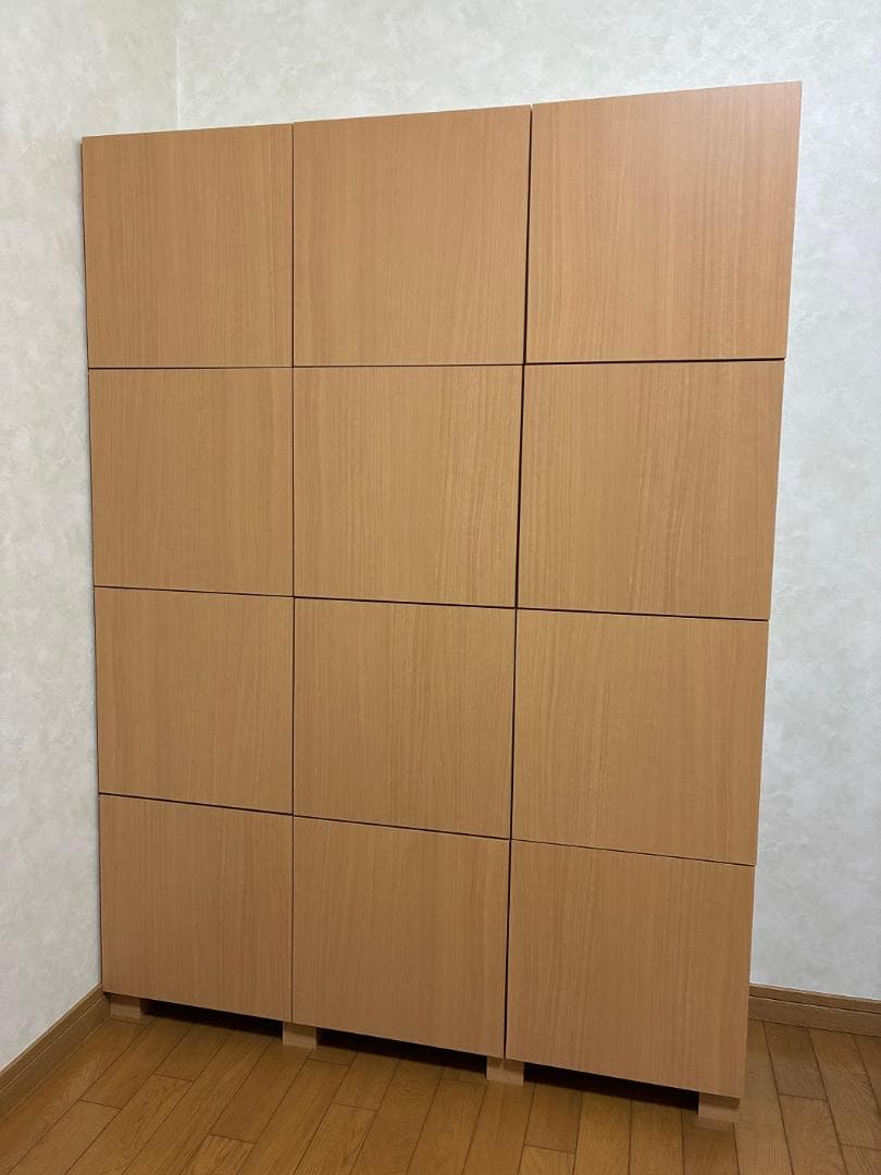 扉付き木製格子型棚　３列４段　①