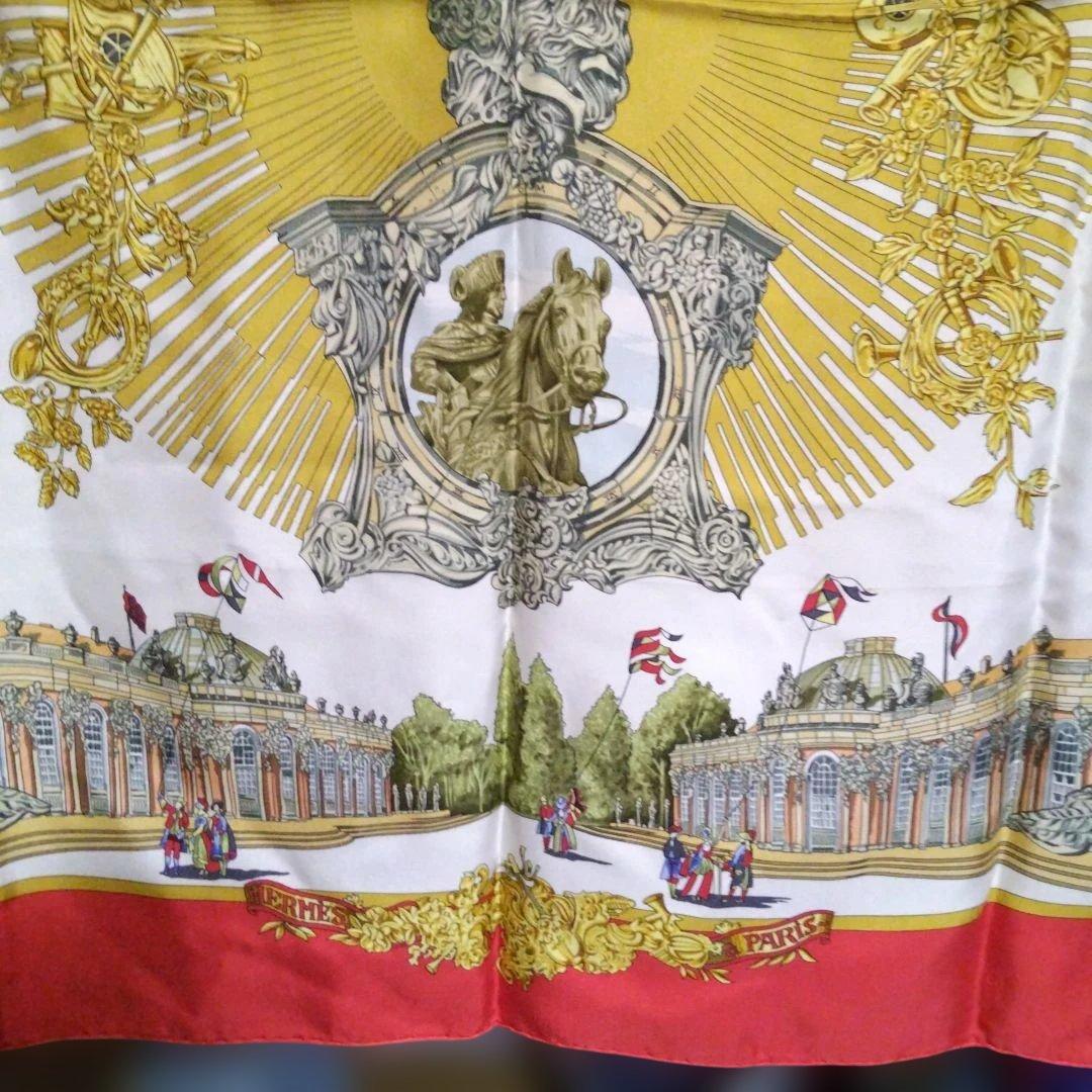 HERMES スカーフ(赤、金色)カレ90