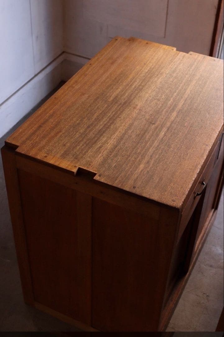 古家具 ガラス引戸キャビネット 食器棚 水屋箪笥 無垢材 古道具