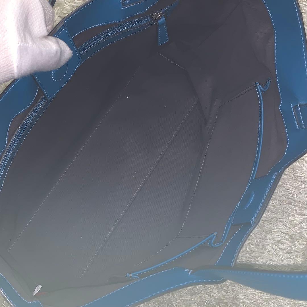 美品✨フジタカ ショッパー トートバッグ レザーロゴ型押し A4可 ブルー