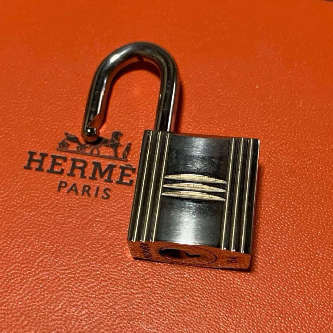 HERMÈS カデナ No.54（南京錠）と鍵のセット