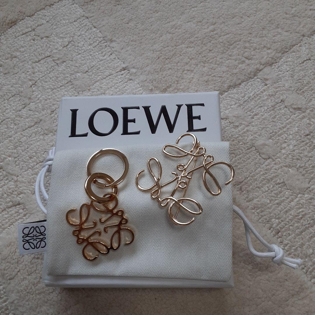 『美品』LOEWE ゴールド キーホルダー・キーリングとブローチセット