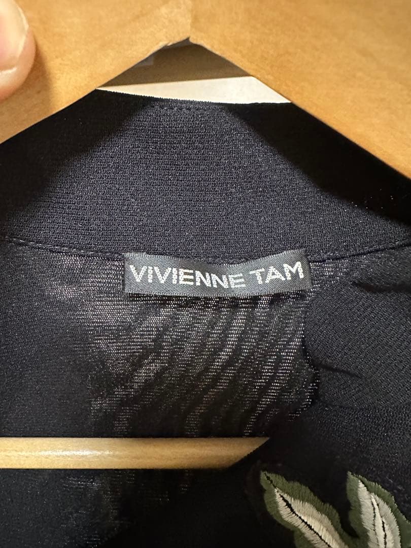 黒の刺繍ハイネックトップスとミニスカートセット