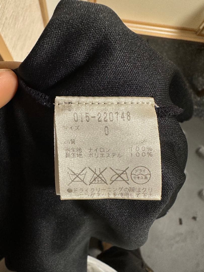 黒の刺繍ハイネックトップスとミニスカートセット