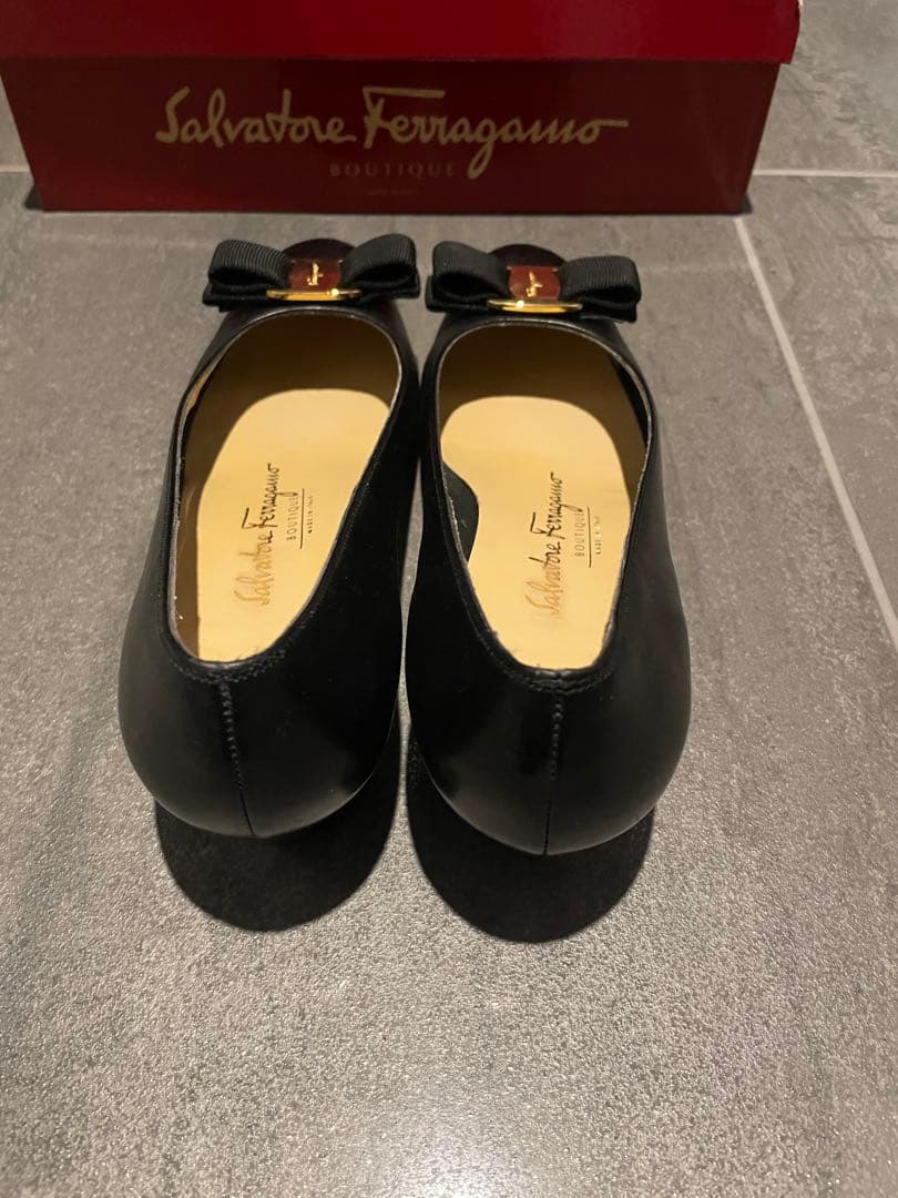 【美品】Salvatore Ferragamo 24.５センチ
