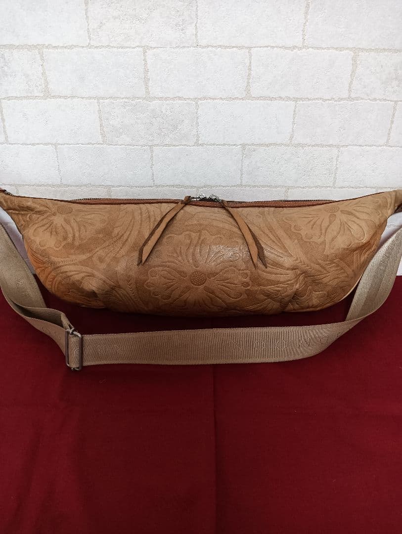 美品! 激レア！REDMOONレッドムーン メンズ大型ボディバッグ 特注品？