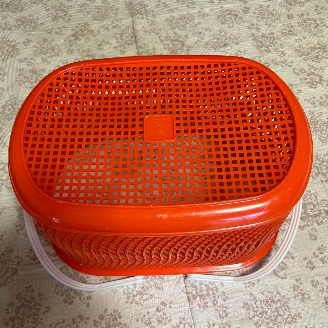 レトロカゴ　昭和の買い物カゴ　取って動きます軽い　かわいいプラスチックカゴ